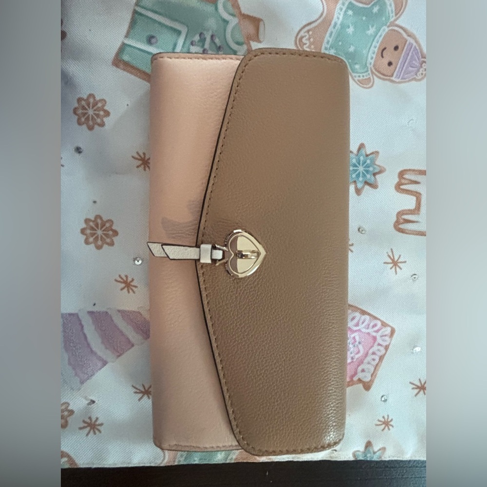 Kate Spade Tan and Cream Wallet new no tag